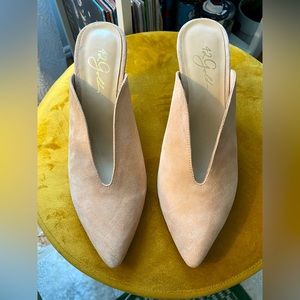 42 Gold Overcome Pointed Toe Suede Mule